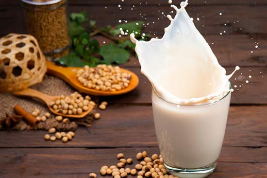 Top 10 loại nước uống đẹp da bạn không nên bỏ qua 17 Sữa đậu nành mang đến cho chị em làn da trắng mịn màng
